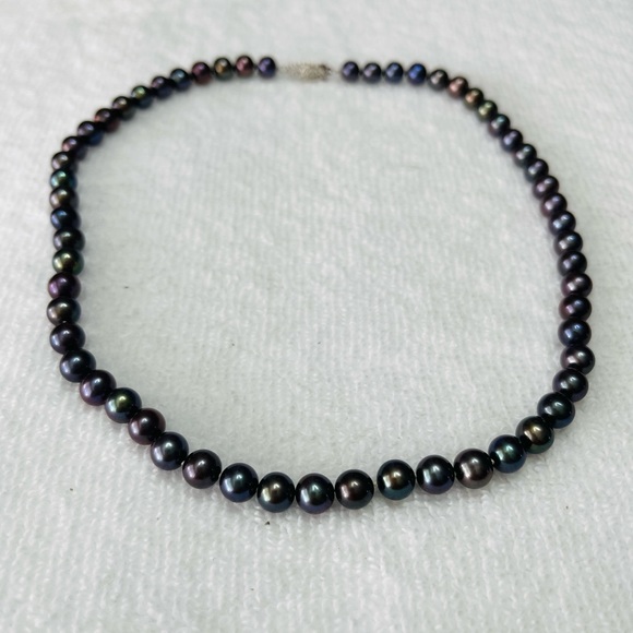 Black pearl necklace - Picture 2 of 3